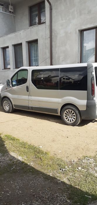 Vând Opel vivaro 2.5