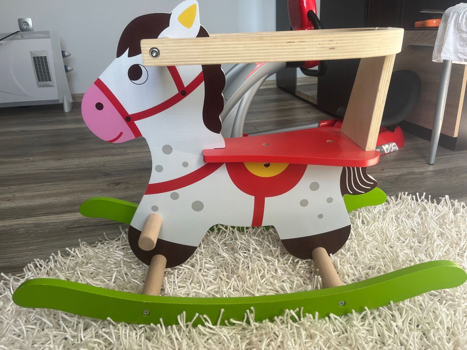 Детско дървено люлеещо конче