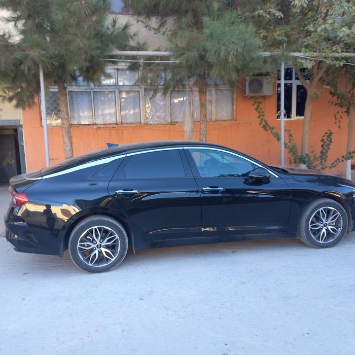 Срочни мошин сотилади