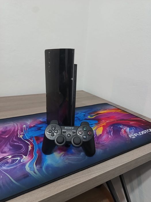 PlayStation 3 + 2 jocuri (GTA IV & FIFA 2013) – stare foarte bună