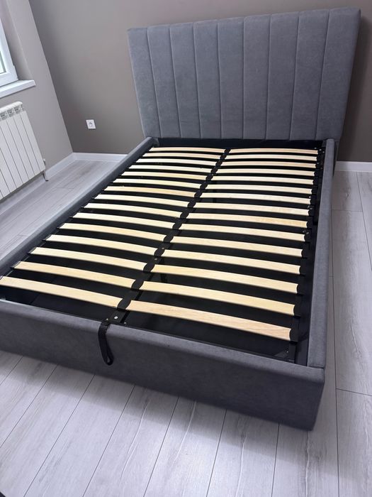 Тапицирана спалня от Юск 140/200 см.