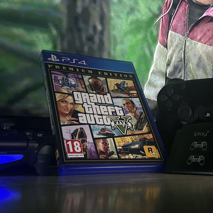 PlayStation 4 — отличное состояние, почти не использовалась!