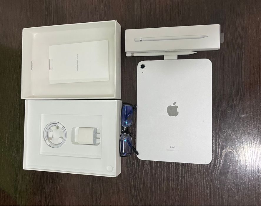 Продаю iPad 10 поколения + Apple Pencil 1 поколения — как новый!