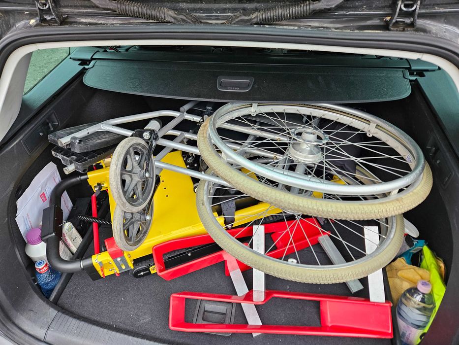 Cărucior electric portabil pt. persoane cu handicap