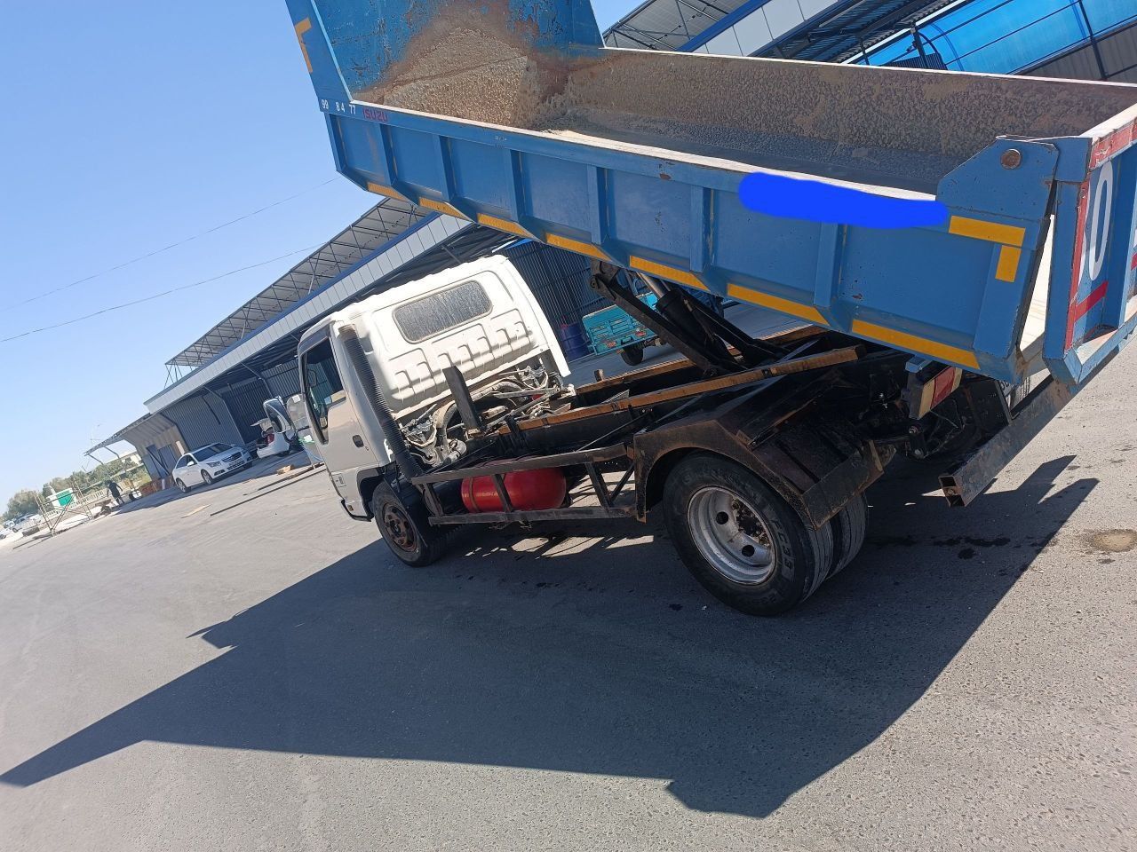 Isuzu samosval sotiladi