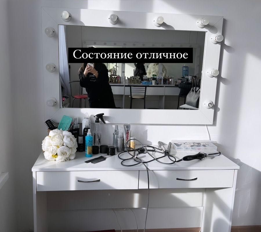Продается стол Визажиста