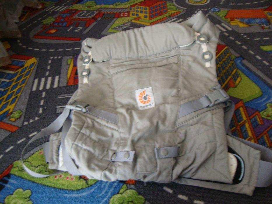 Marsupiu ergobaby