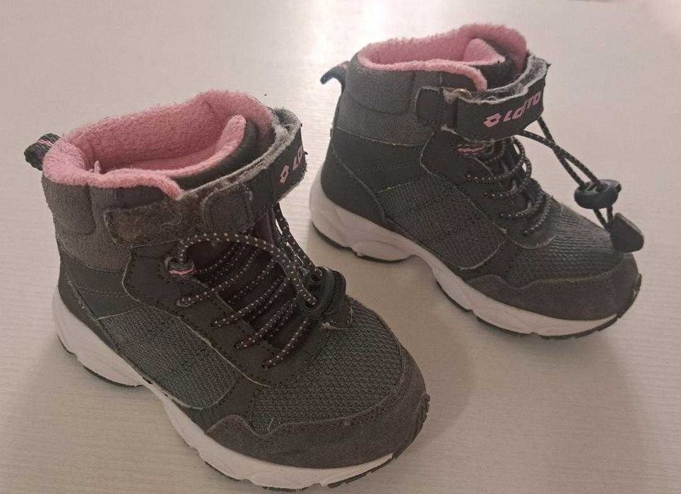 Ghete iarna LOTTO marime 25,IMPECABILE,zapada,impermeabile,aproape NOI