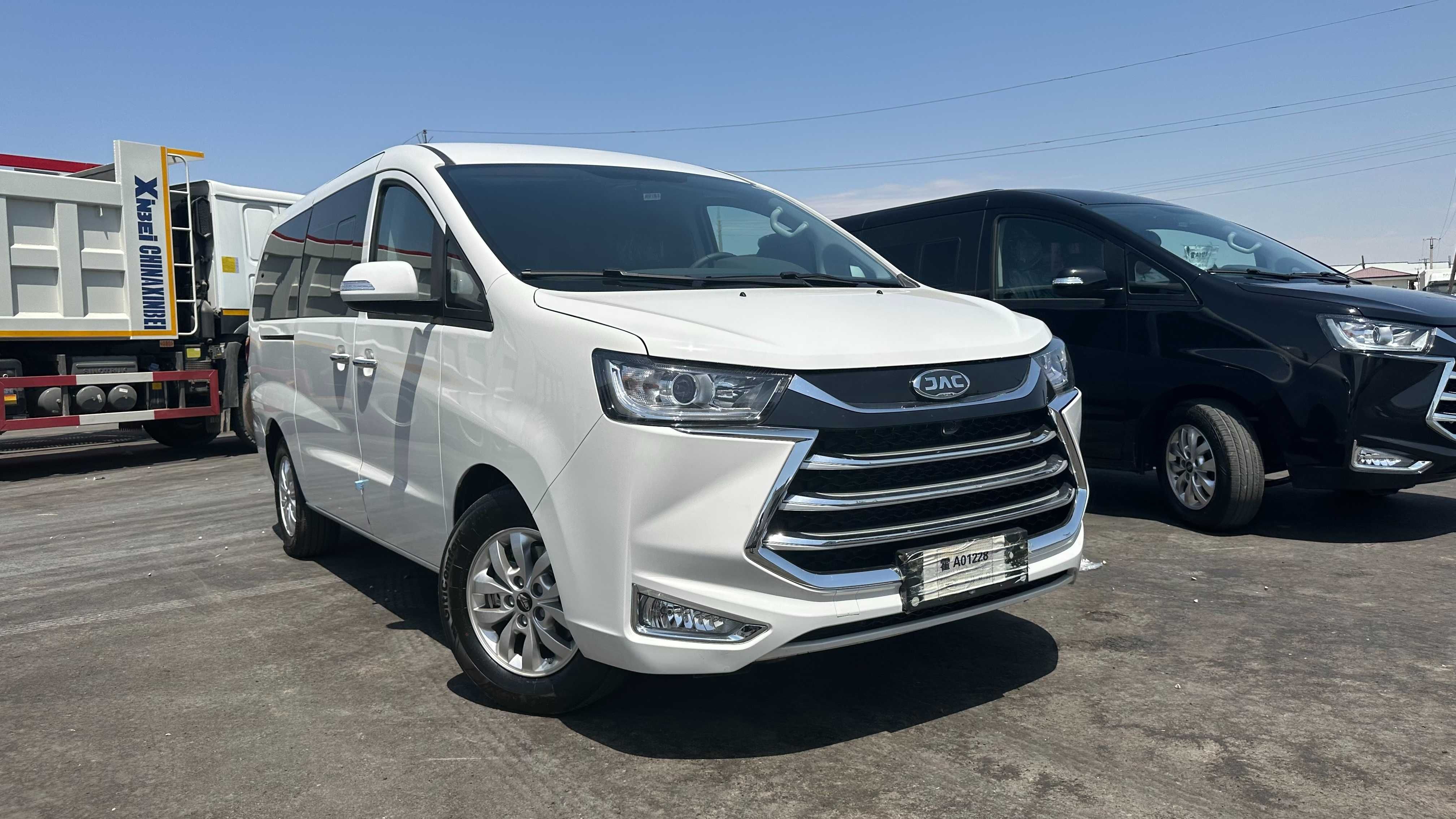 JAC M4 - Янги авлод минивени сизни кутмоқда!