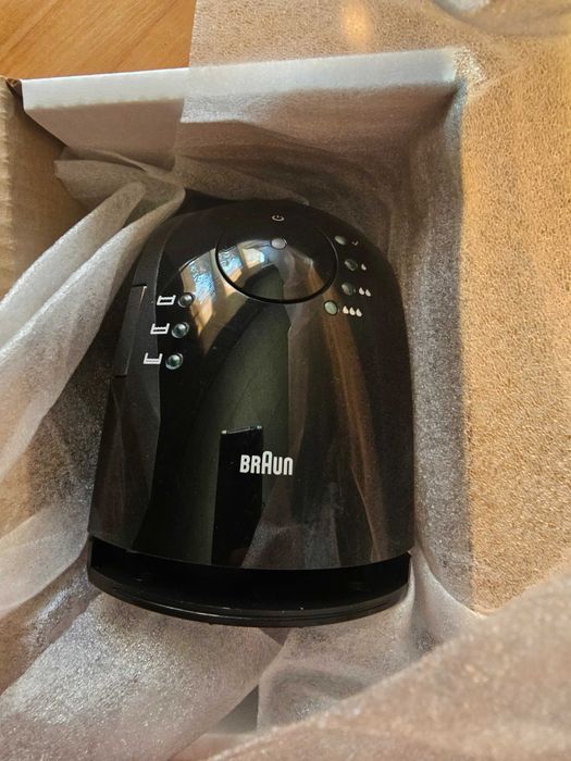 Станция очистки и подзарядки Clean and Charge для бритв Braun S7 НОВАЯ