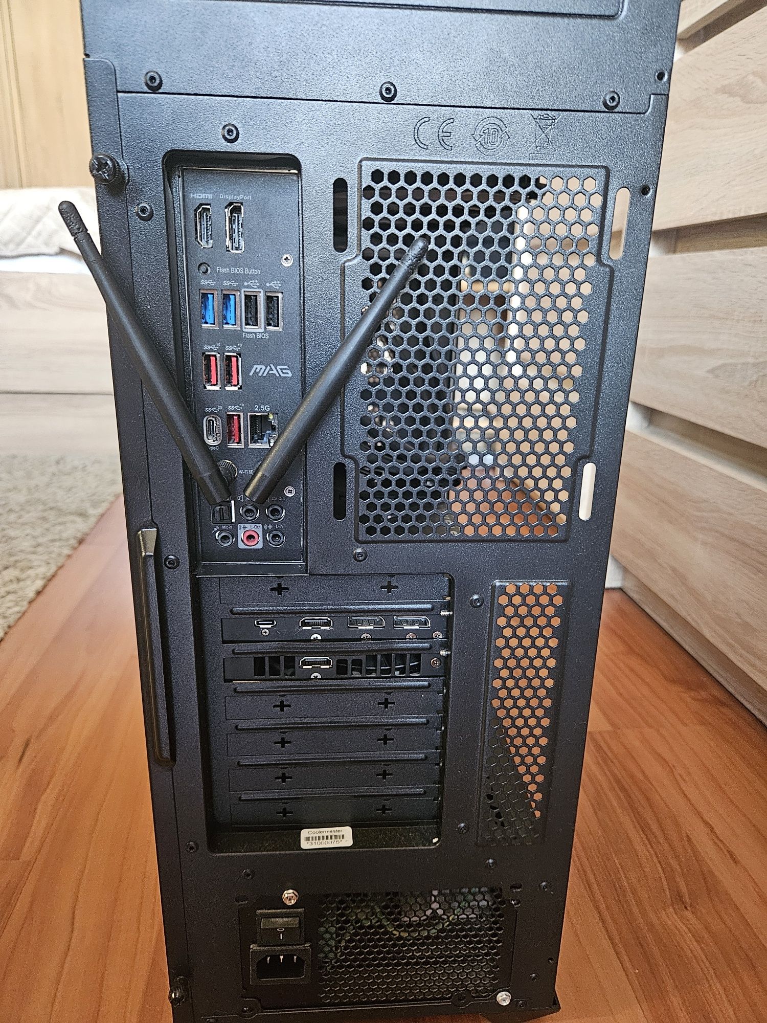 Продавам геймърски компютър I7 12700kf, RTX, водно охлаждане