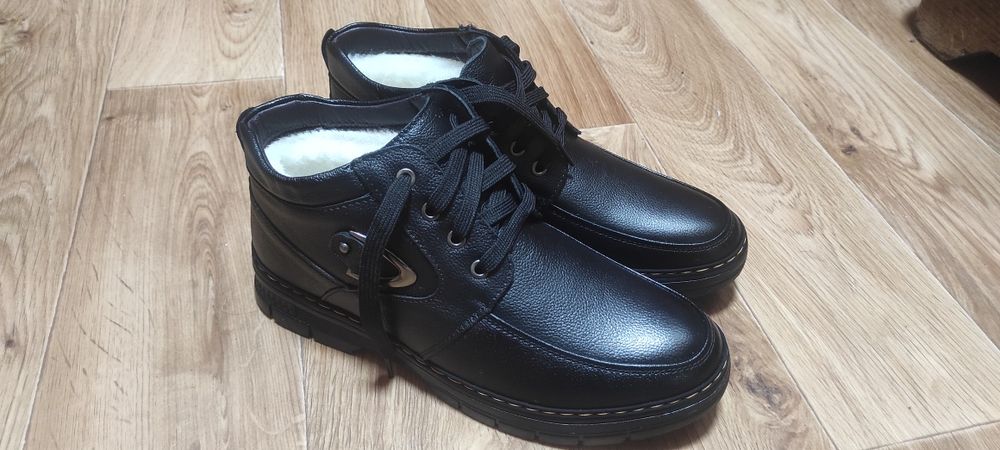 Новая кожаная обувь, глубокая осень-зима