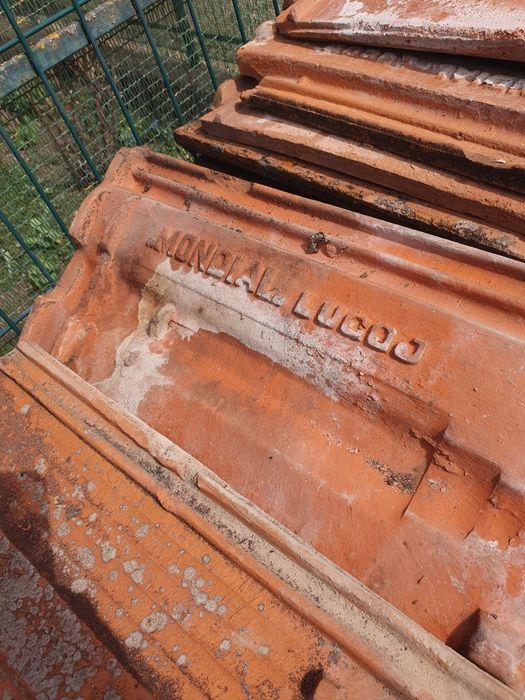 Tigla  ceramica profesionala  în stare foarte bună.