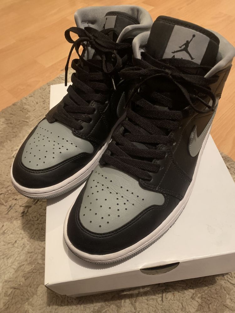 Jordan 1 Mid grey