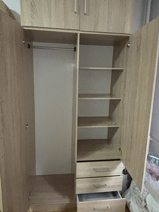 Dulap de camera ,culoare crem