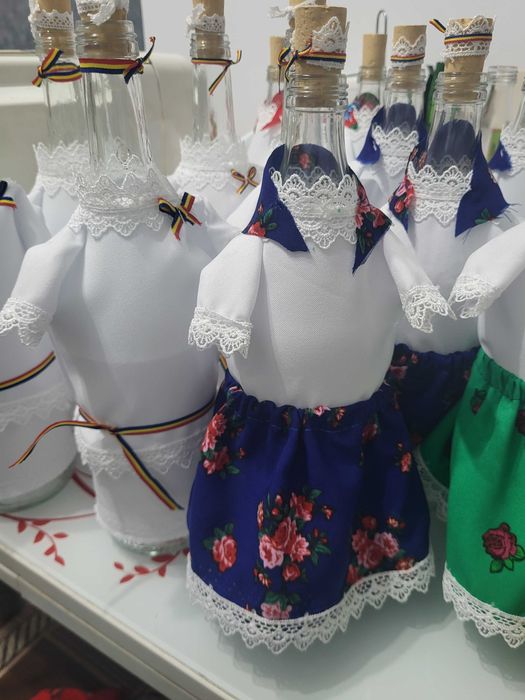 Vand sticle traditionale 25lei buc.