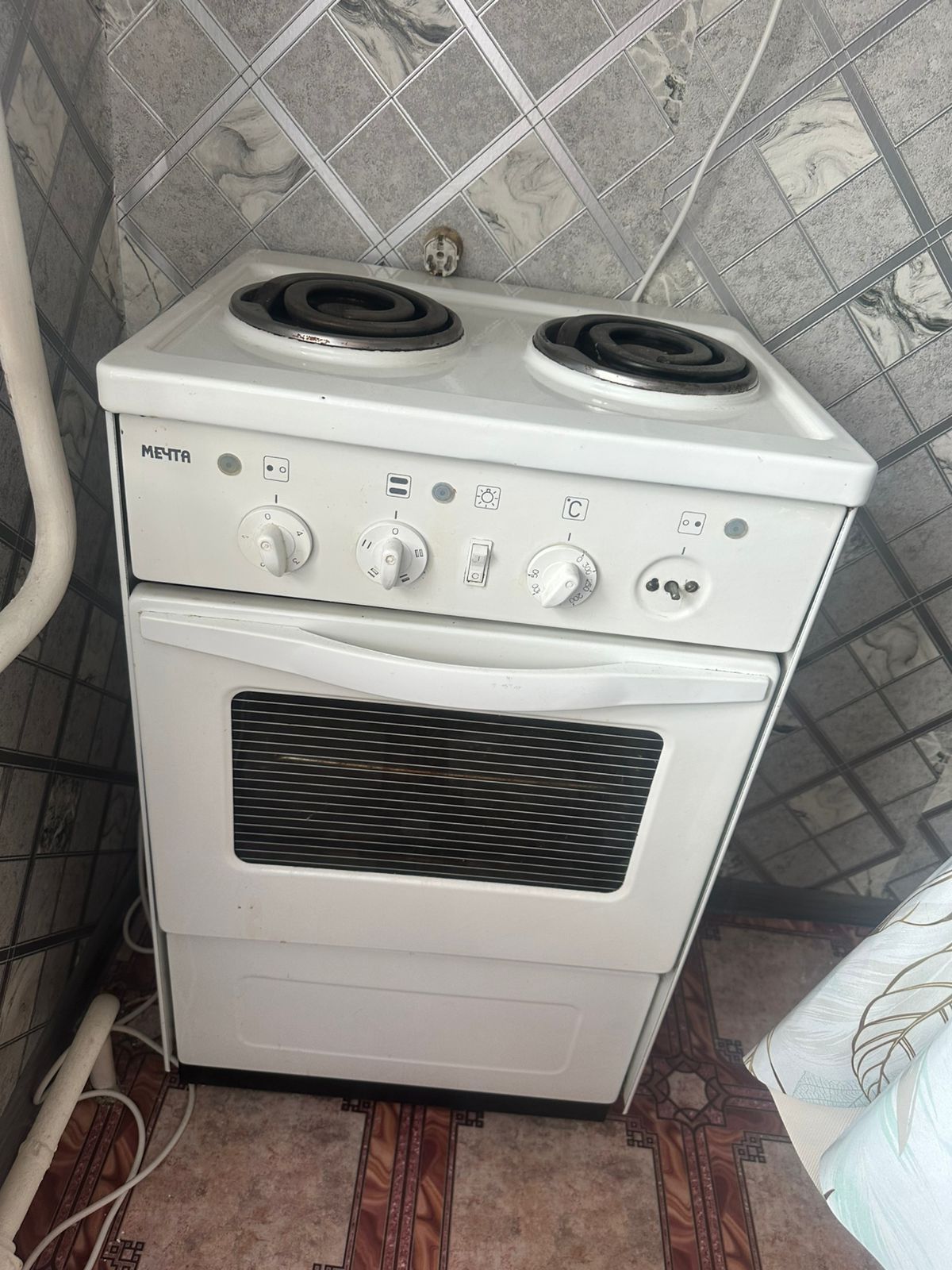 Продам кухонную плиту "Мечта"