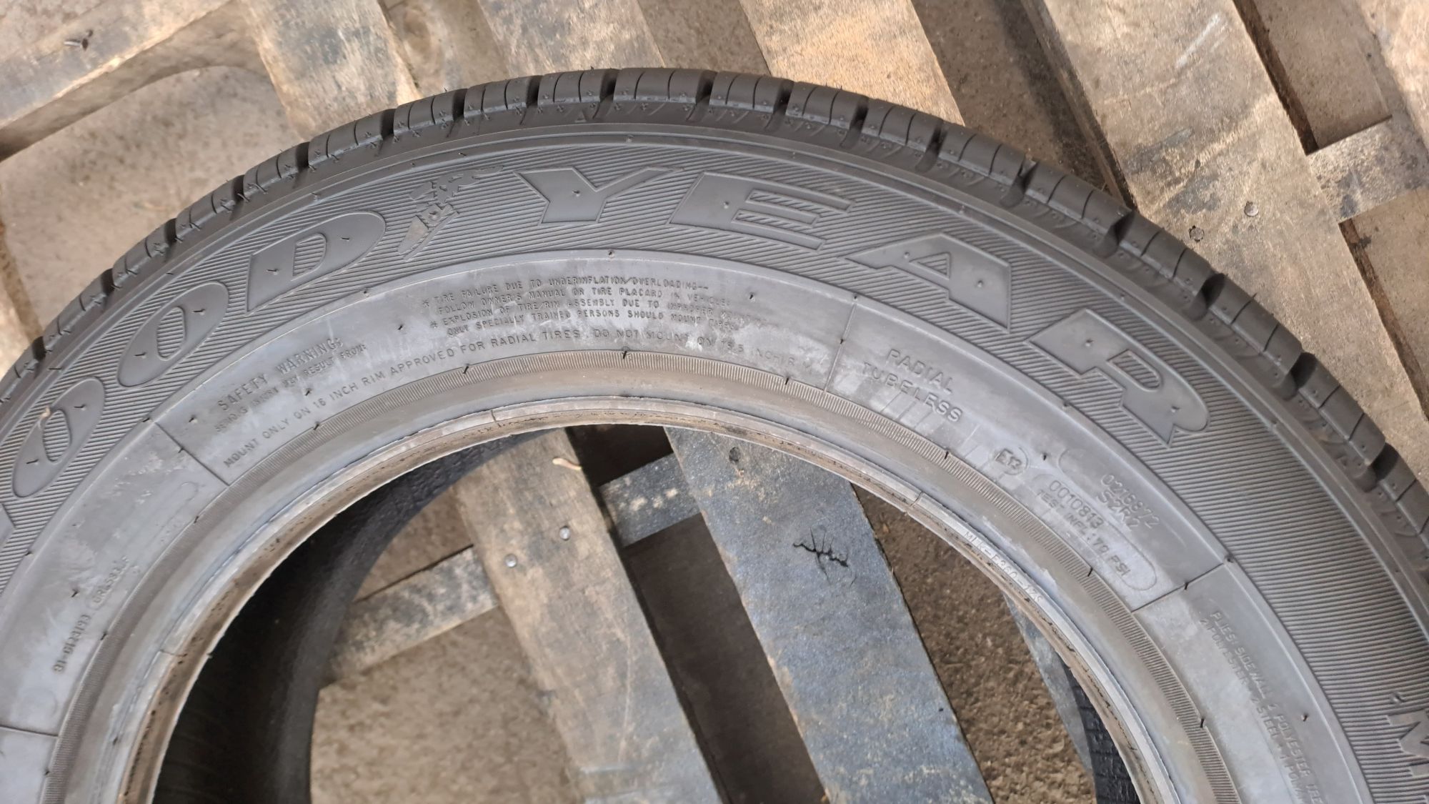 1бр. 205/65/16C Goodyear Cargo Vector 2, Бусова