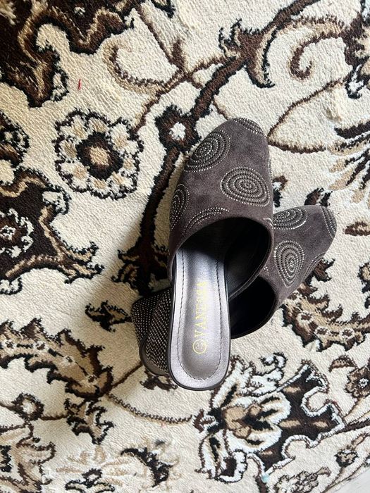 Продается обувь.