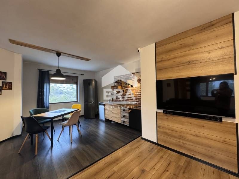 Тристаен обзаведен апартамент над парк Възраждане и бул. Трети март с