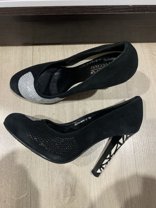 Туфли размер 36,черный с блестяшками