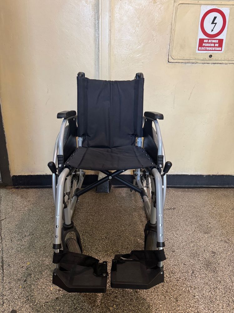 Scaun rulant medical batrani dizabilitati handicap (ca nou)