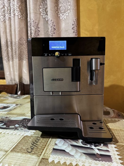 Продавам кафе мащина siemens EQ.8