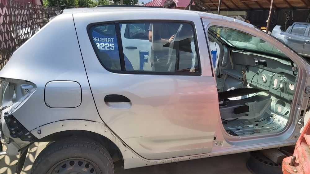 Usa Sandero gri Sandero 2 dupa 2013