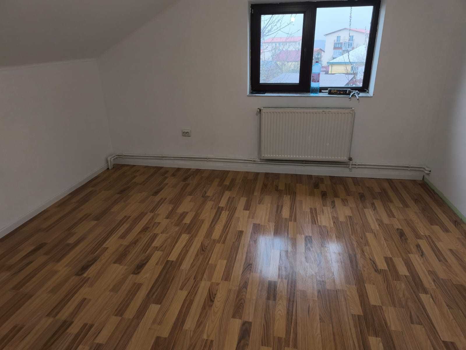 Spațiu , casa de Închiriat în Valea Lupului