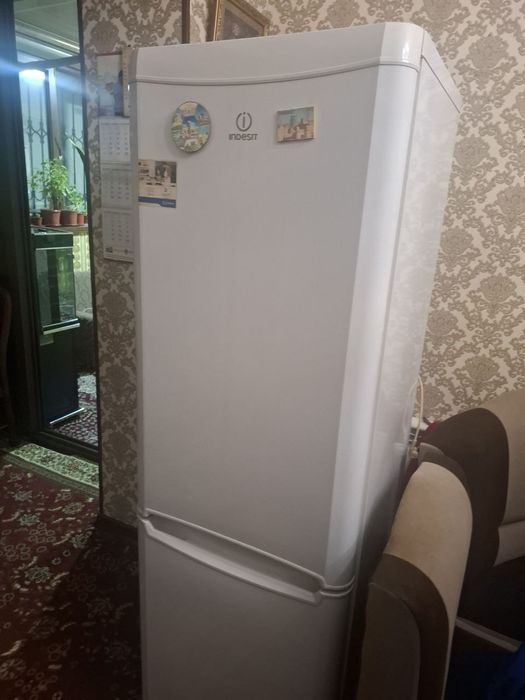 Продаётся холодильник Indesit состояние хорошие !!!