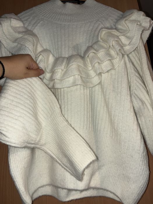 Топъл бял пуловер Minus Л размер