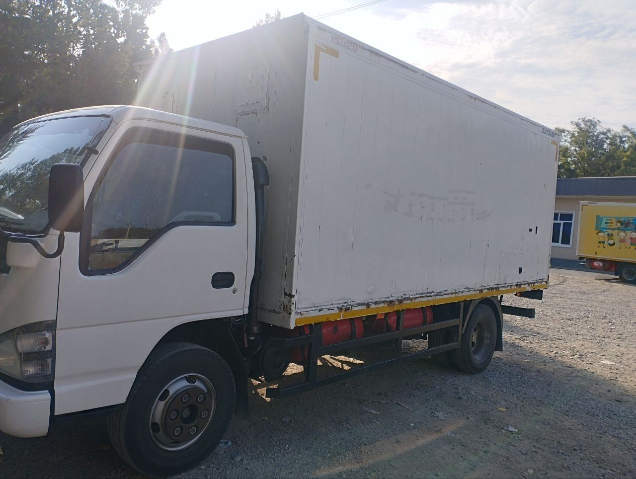 Isuzu  сотилади, холати яхши