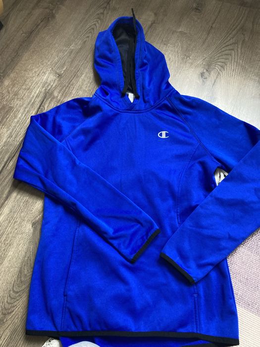 Суичър на Champion мек и топъл