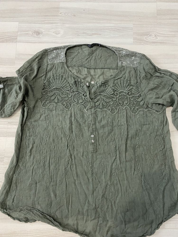 Vand 2 bluze bust 120 una din in