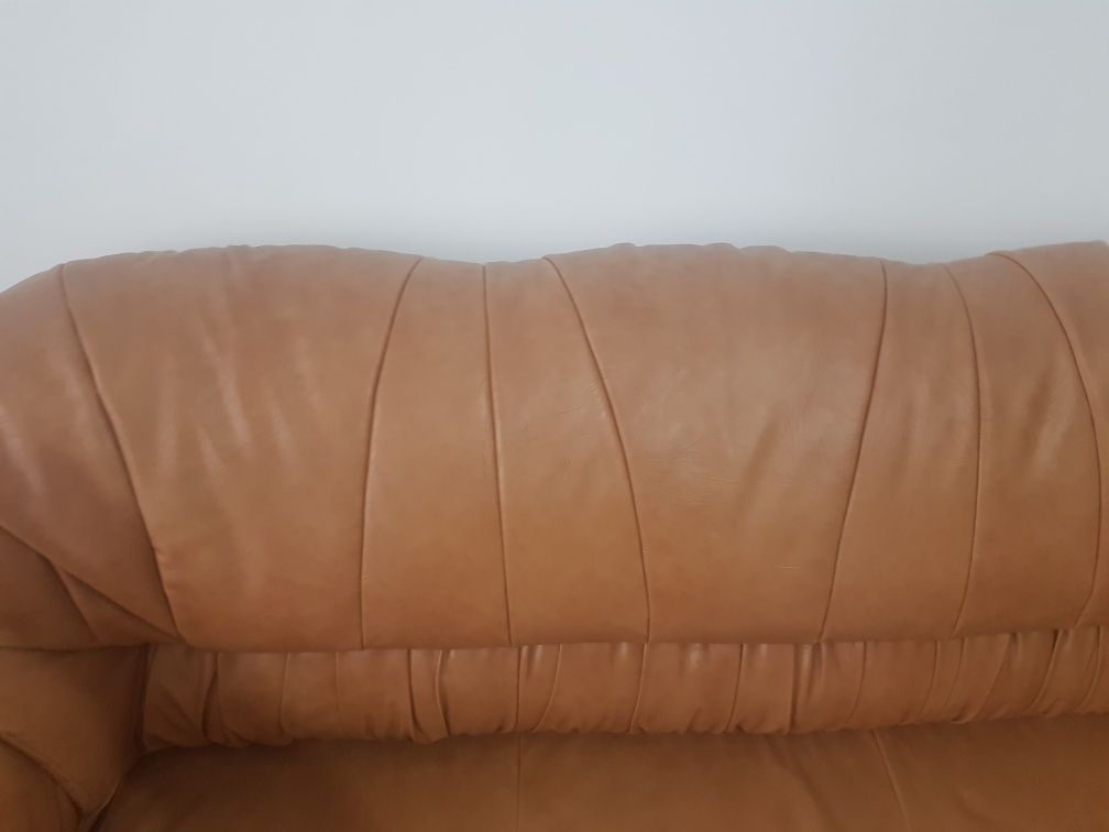 Canapea din piele artificiala