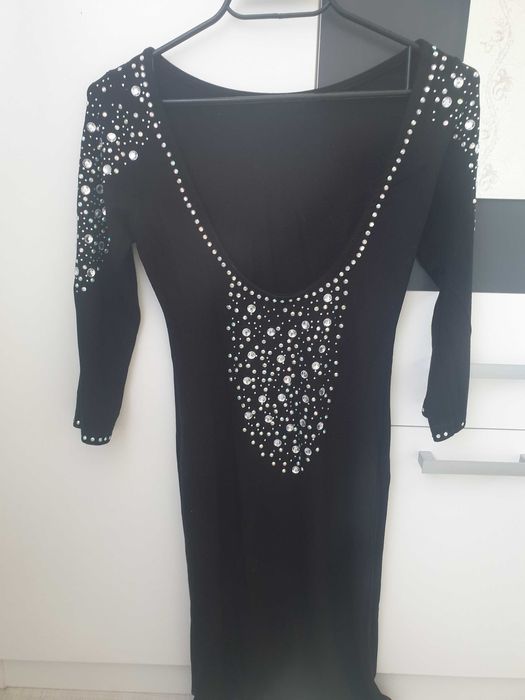 Елегантна черна рокля