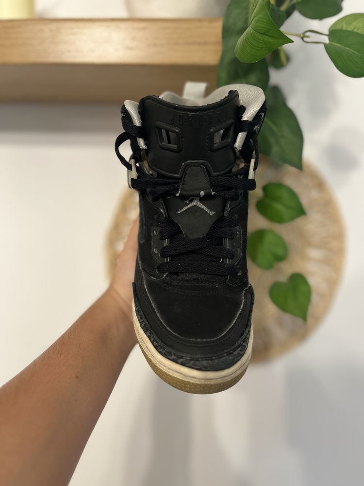 Jordan spizike retro 4