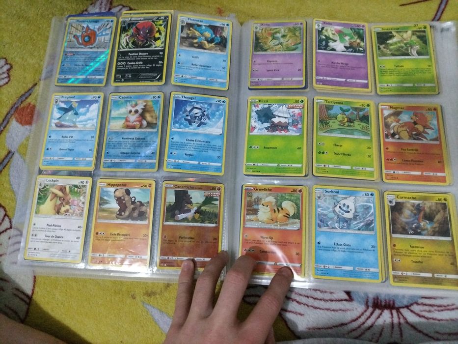 Vand cărți pokemon