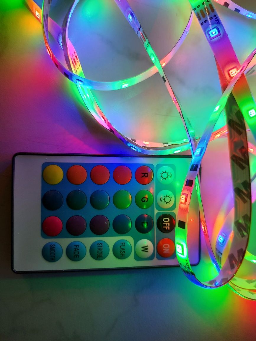 Banda LED  -5m ,multicoloră cu telecomanda -nouă