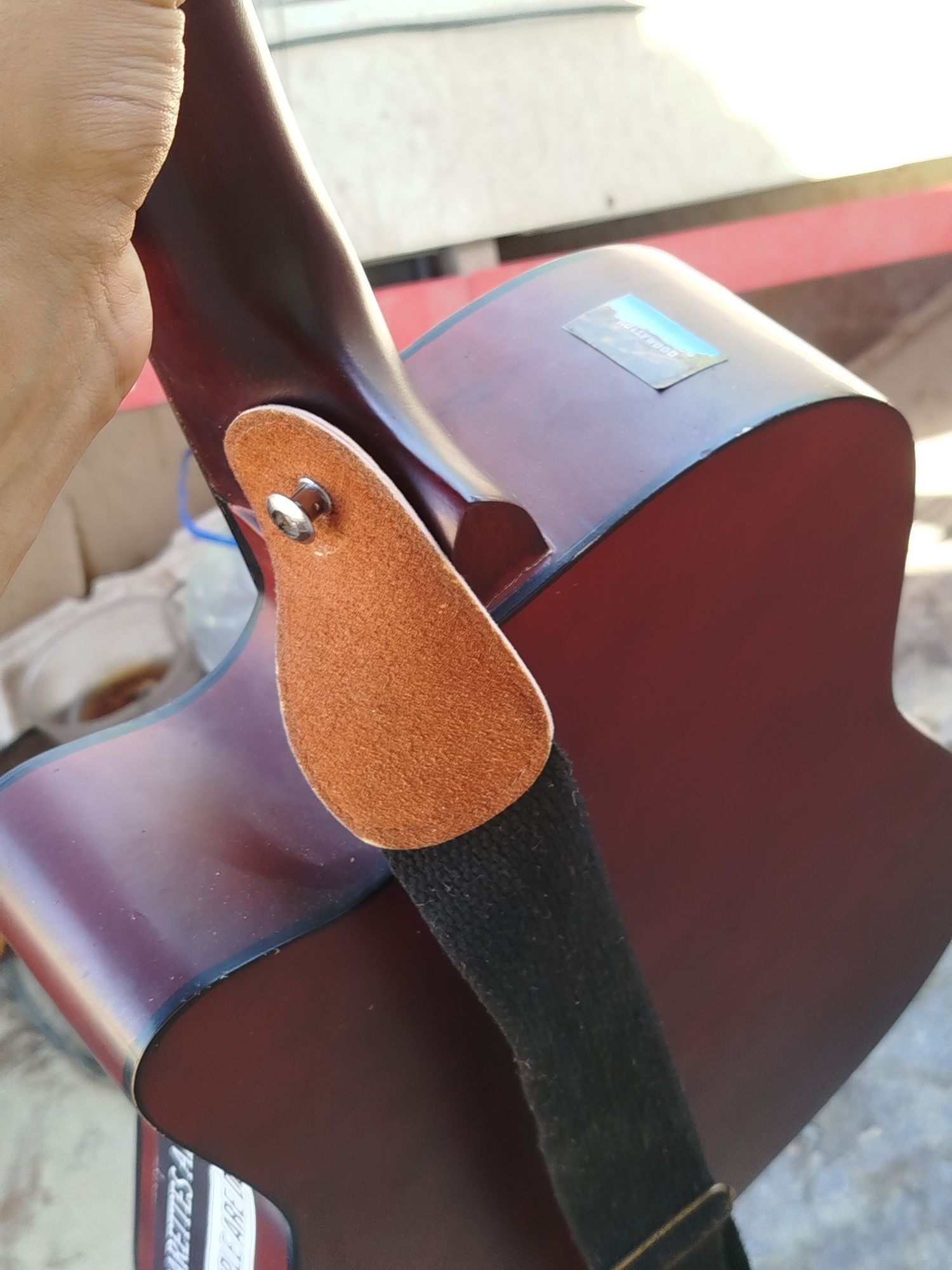 Estetik gitara sotiladi