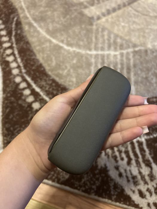 Iqos iluma negru