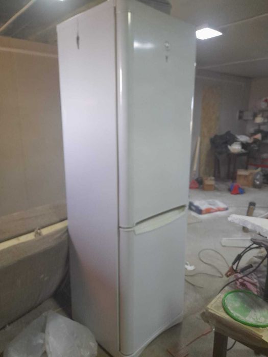 Продам холодильник индезит