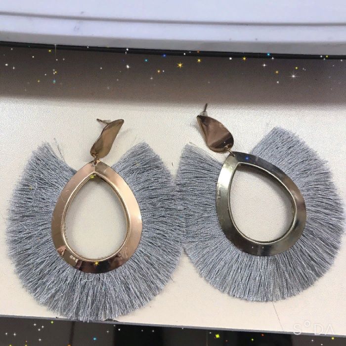 Серьги серого цвета