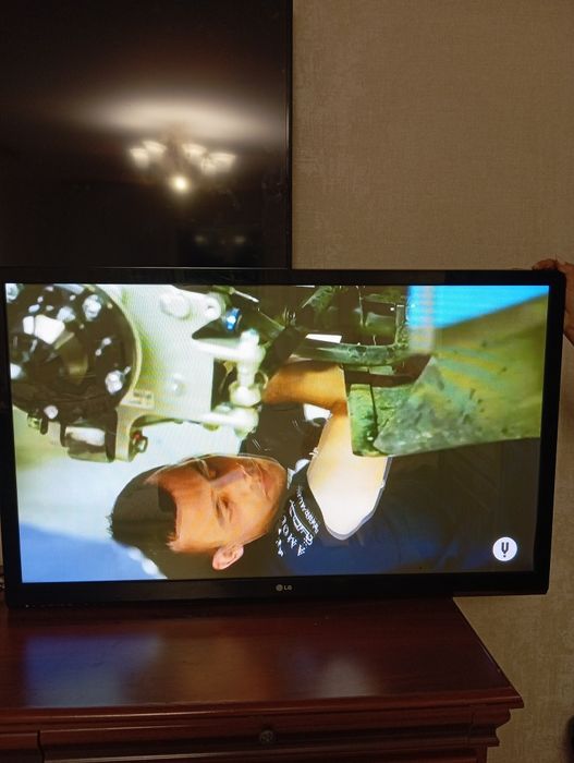 Телевизор LG оригинал 107 см