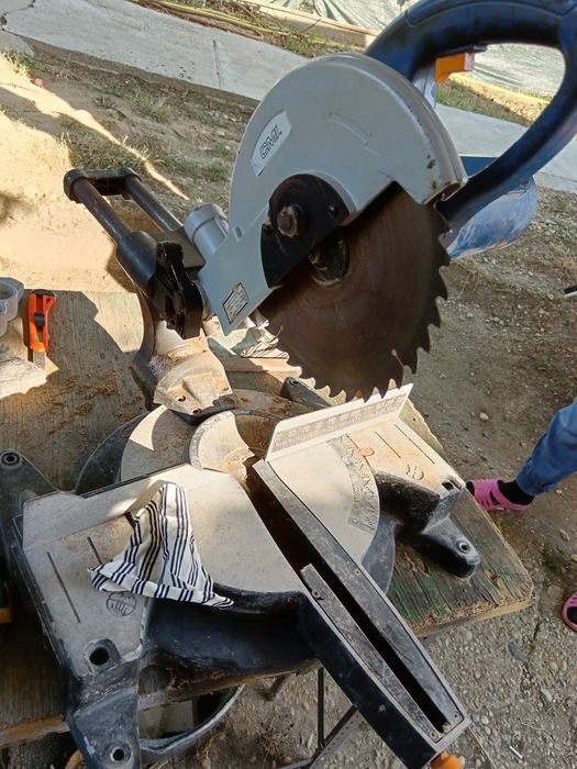 Circular pendular, culisant, unghiular, CMI, 1800W