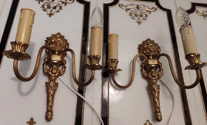 Eleganta pereche de aplice din bronz masiv in stil francez,piese cu o