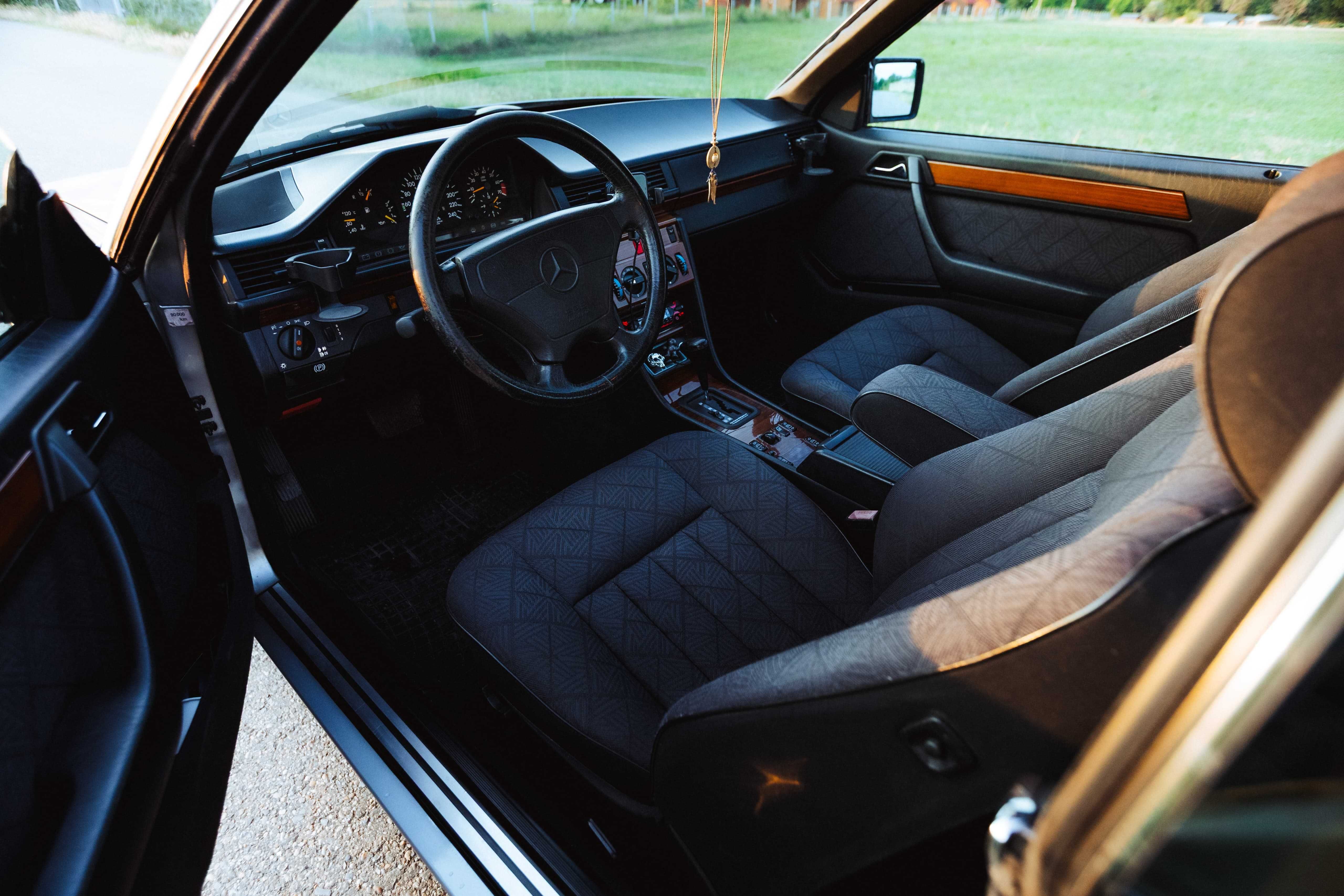 Mercedes-Benz W124 Coupe Monoblock Aut - Vehicul istoric ft intretinut