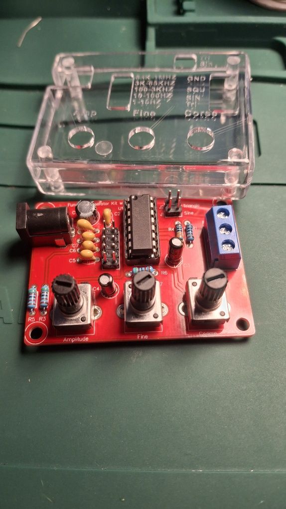Generator de semnale analogice DIY XR2206