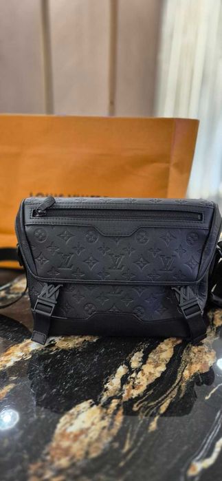 Чанта Louis Vuitton Messenger Voyager PM нова, черна