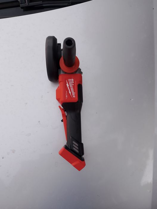 Безчетков ъглошлайф Milwaukee M18